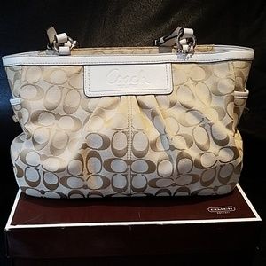 Coach shoulder Purse beige and white leather